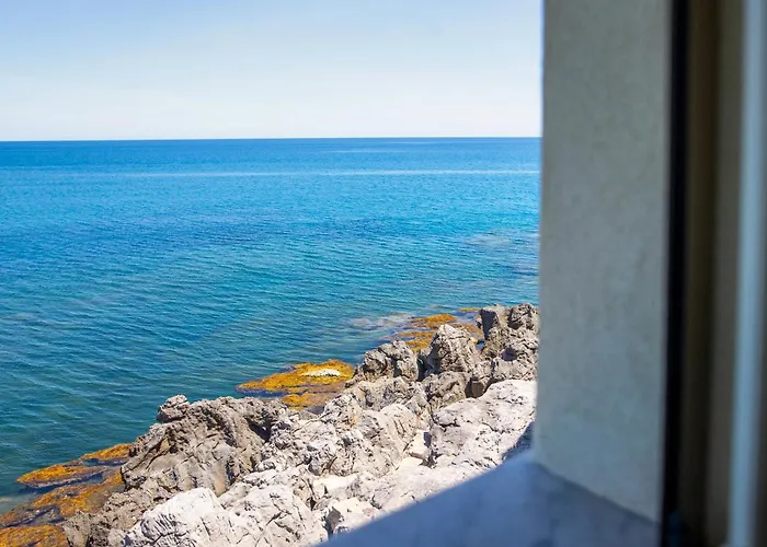 Cefalux - Torre Bastione Sul Mare