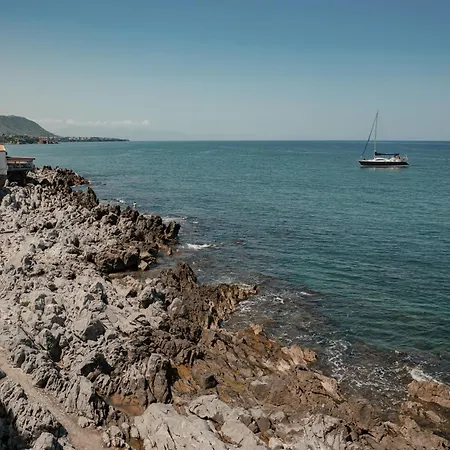 Cefalux - Torre Bastione Sul Mare Чефалу
