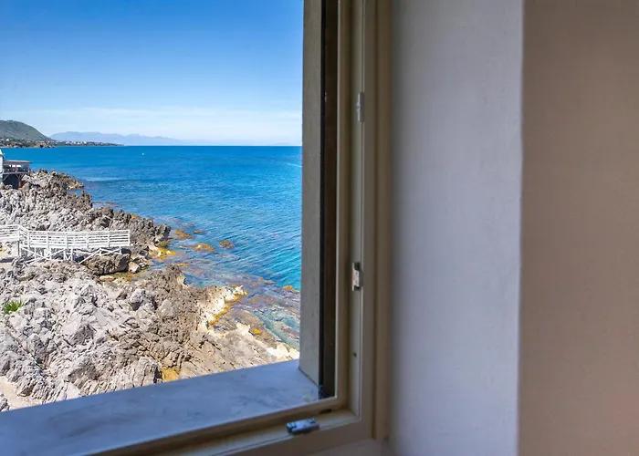 Cefalux - Torre Bastione Sul Mare